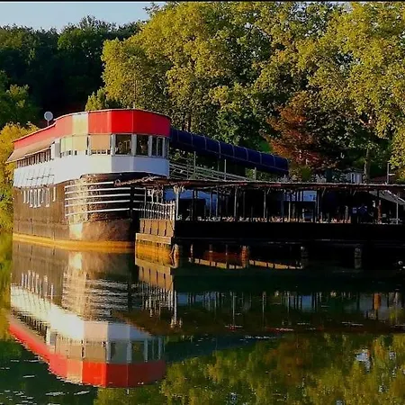 Villa Luxury Family In The Heart Of Gascony. Large Pool & Gorgeous View Tourdun