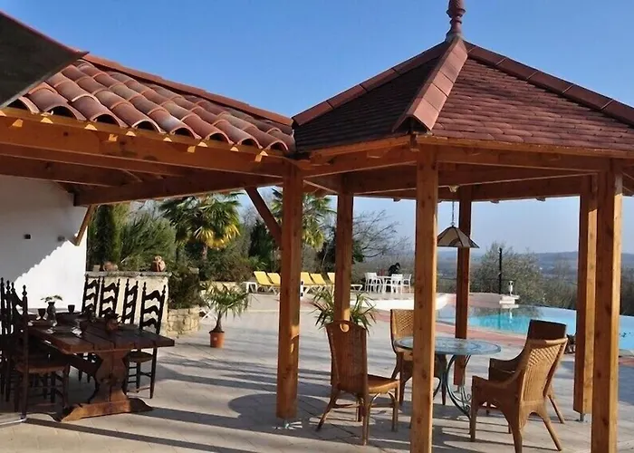 Luxury Family In The Heart Of Gascony. Large Pool & Gorgeous View Tourdun